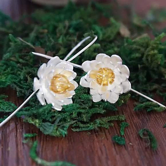 Japanese Lotus Oriental Silver/Gold Floral Earring - Picture 6 of 7